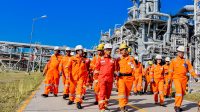 Menteri Energi Sumber Daya Mineral melakukan kunjungan lapangan di 2 (dua) lokasi proyek migas di Teluk Bintuni Papua Barat Daya, yaitu Genting Oil Kasuari Pte Ltd dan LNG Tangguh british petroleum (bp).